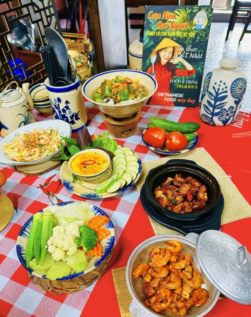 Cơm Niêu Quê Ngoại