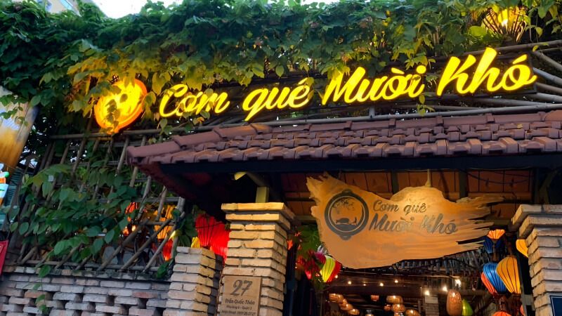 Cơm quê Mười Khó