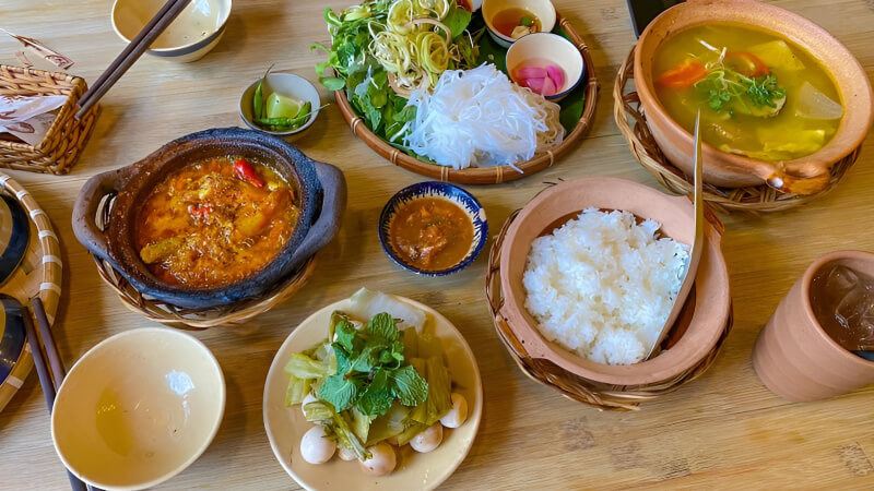 Cơm quê Mười Khó