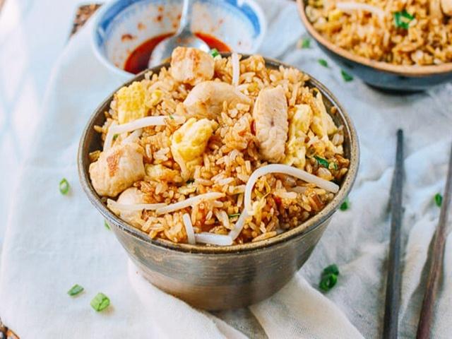 Cơm rang thịt gà
