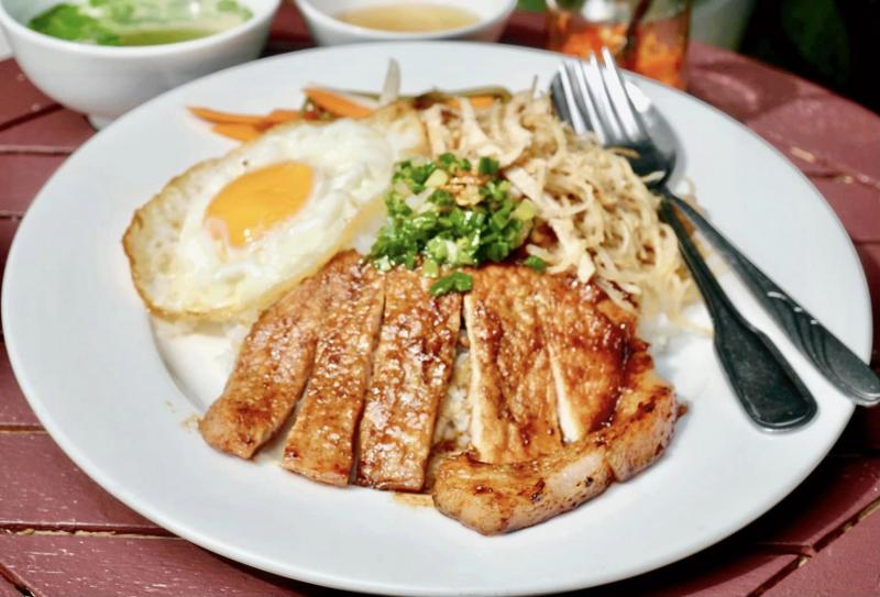 ﻿﻿Cơm Tấm Trứng Lòng Đào