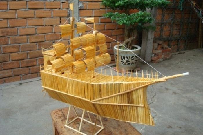 Con tàu tăm tre
