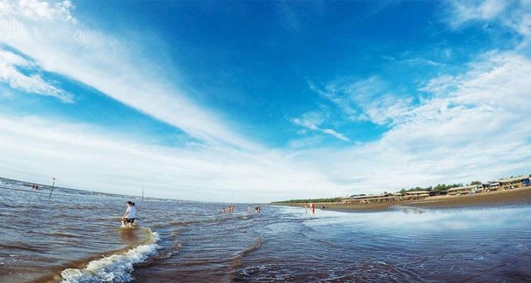 Bãi biển Cồn Vành là điểm đến thú vị cho bạn