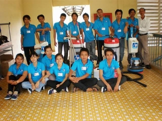 Đội vệ sinh công ty TNHH Đầu Tư TM & DV Quốc Tế Hoàn Mỹ