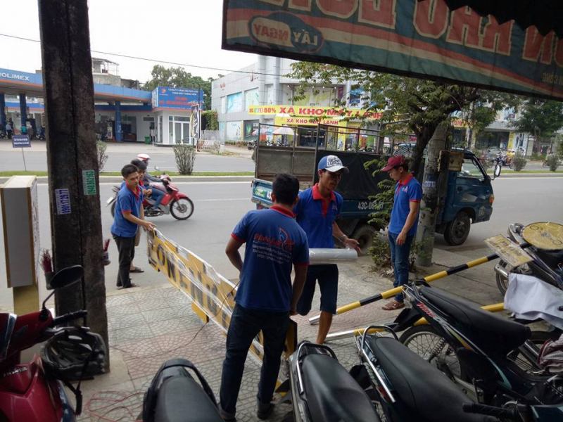 Đội ngũ nhân viên công ty đang làn việc