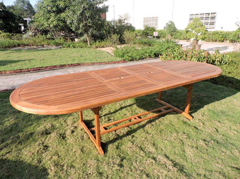 Bàn dài, sản phẩm của Thanh Thủy.
