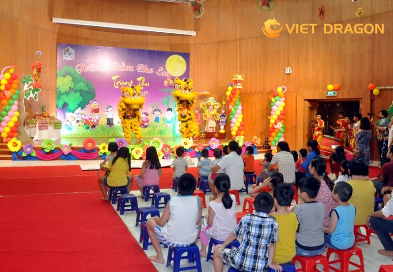 Tổ chức các chương trình đặc sắc: múa lân, văn nghệ,…