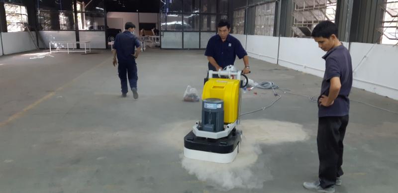 Đội ngũ nhân viên chuyên nghiệp, làm việc nhiệt tình luôn sẵn sàng để nhận khắc phục, xử lý những vấn đề phức tạp mà sàn bê tông gặp phải nhanh chóng, hiệu quả nhất.