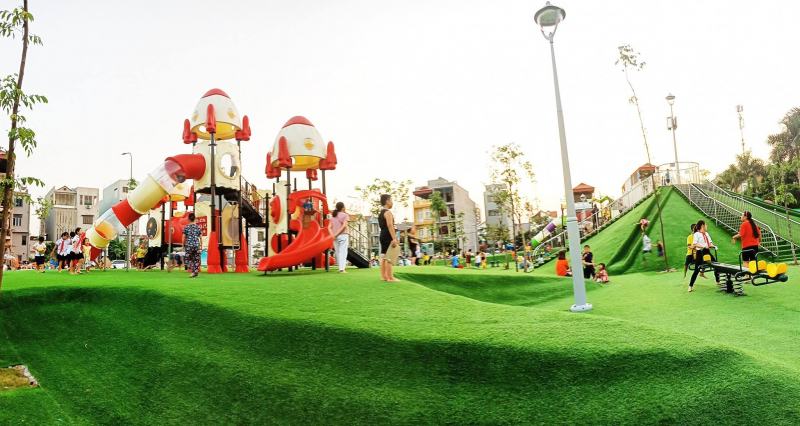 Khung cảnh công viên Nguyễn Văn Cừ