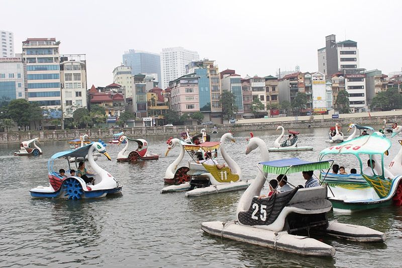 Đạp vịt ở công viên Thủ Lệ