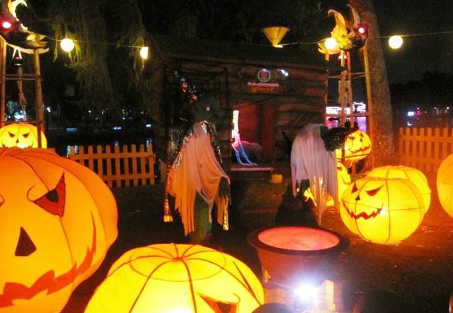 Công viên văn hóa Đầm Sen (có phí)