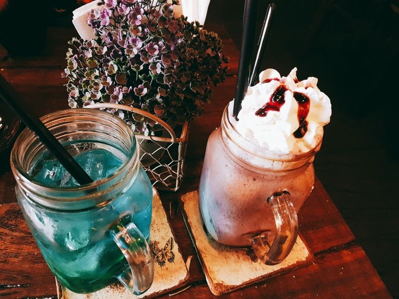 Vintage 1976 Cafe