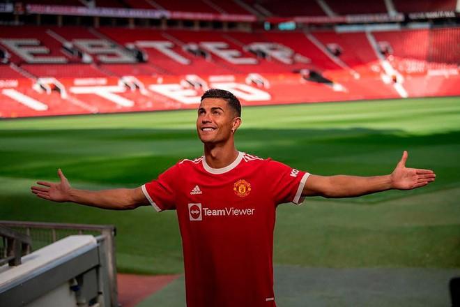 Cristiano Ronaldo trở lại MU