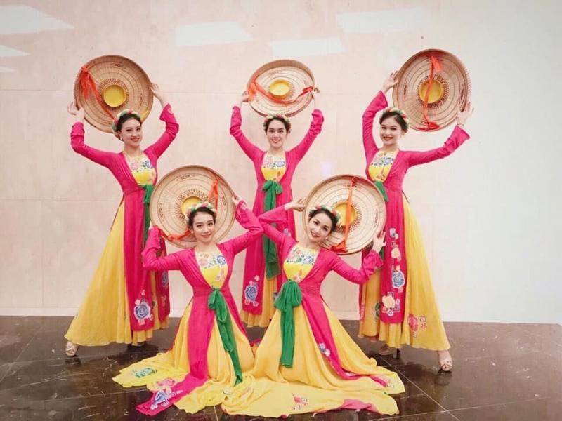 Trang Phục Văn Nghệ Vân Anh