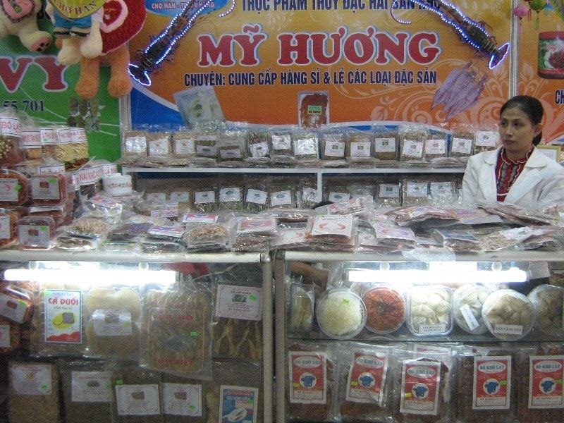 Các mặt hàng được bày bán phong phú