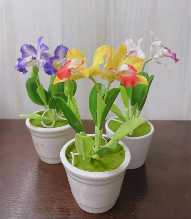 Một sản phẩm của cửa hàng hoa đất sét Đào Hường