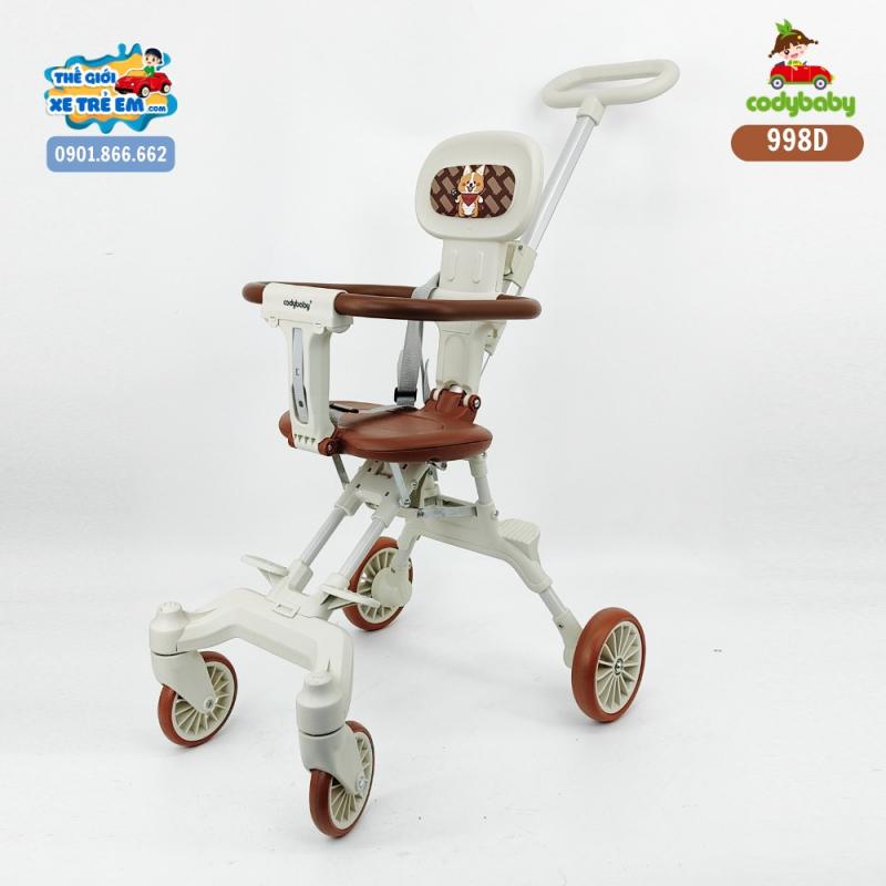 Xe đẩy tại cửa hàng Nhân Đức