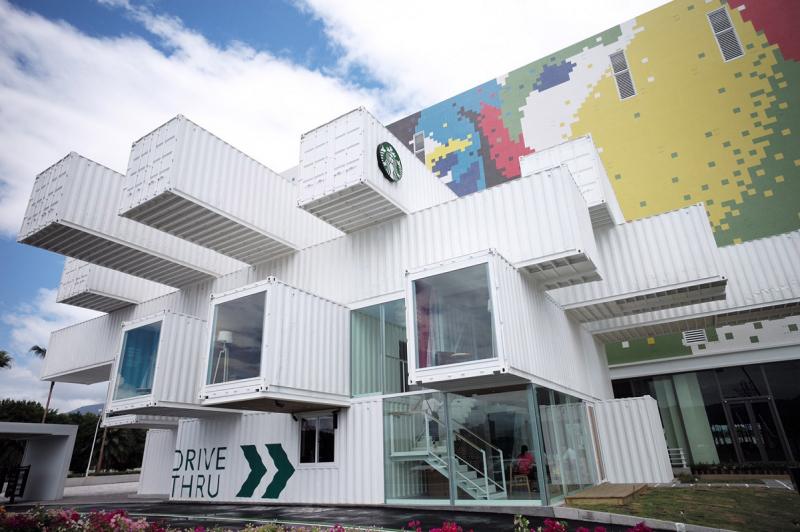 Cửa hàng Starbucks làm bằng container ở Đài Loan