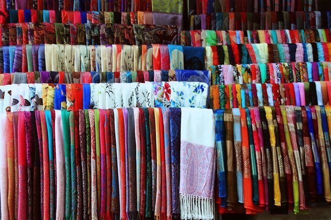Cửa hàng thổ cẩm phố núi Sapa