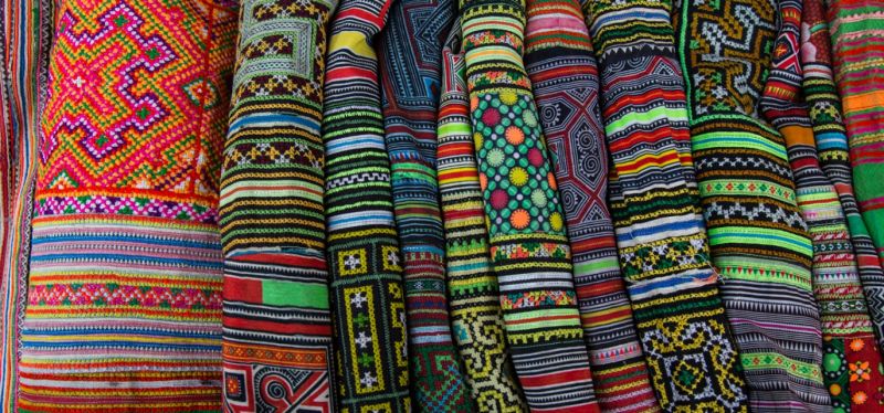 Cửa hàng thổ cẩm phố núi Sapa