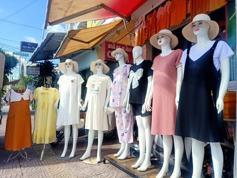 Đầm bầu Chị Em