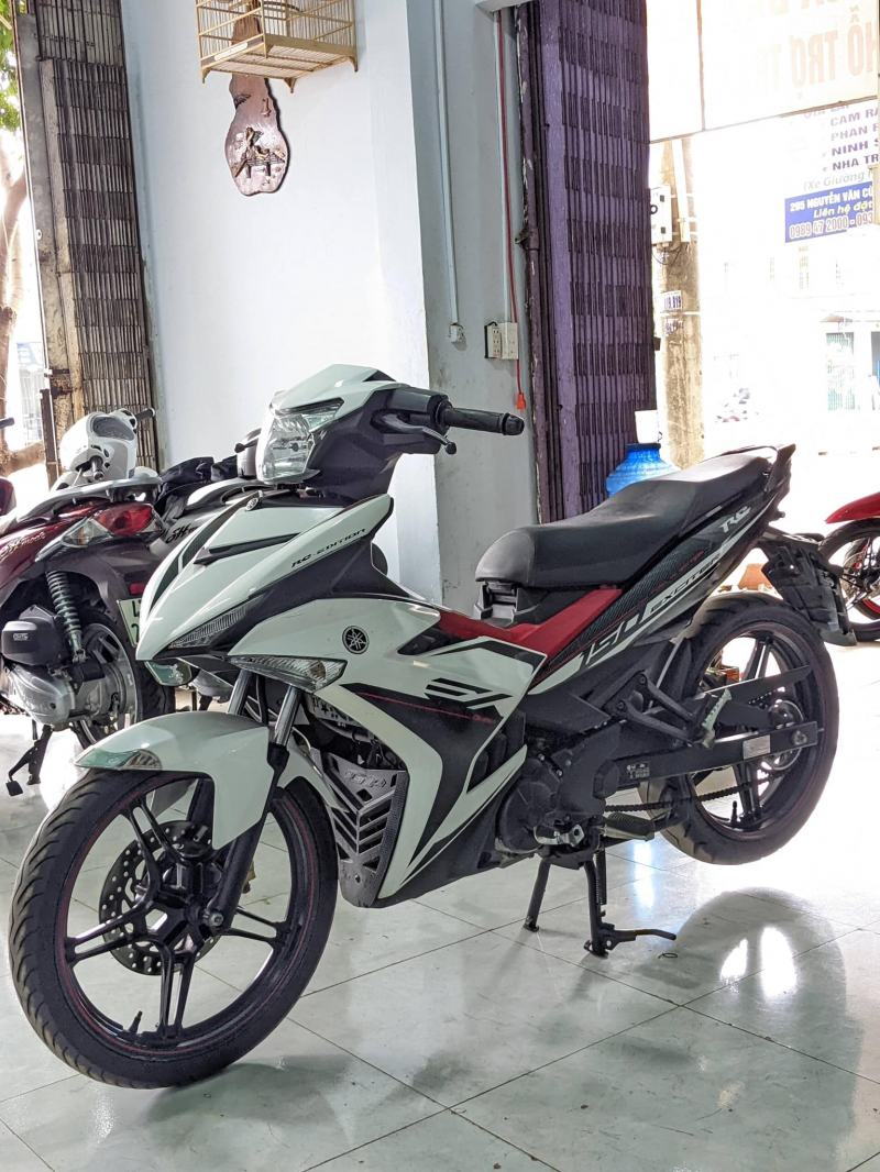 Cửa hàng xe máy Sơn