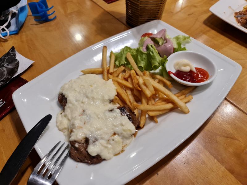 Cube Beefsteak & Drinks