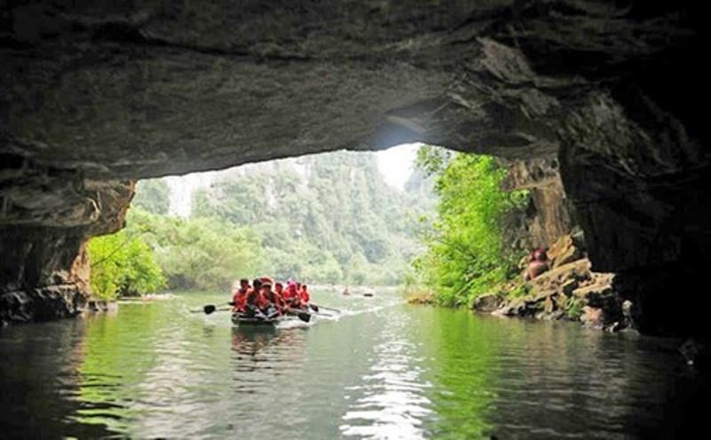 Cụm hang động Tràng An
