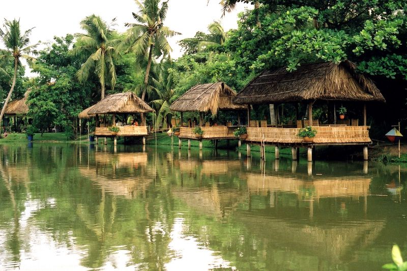 Cụm nhà hàng thuộc làng du lịch Bình Quới