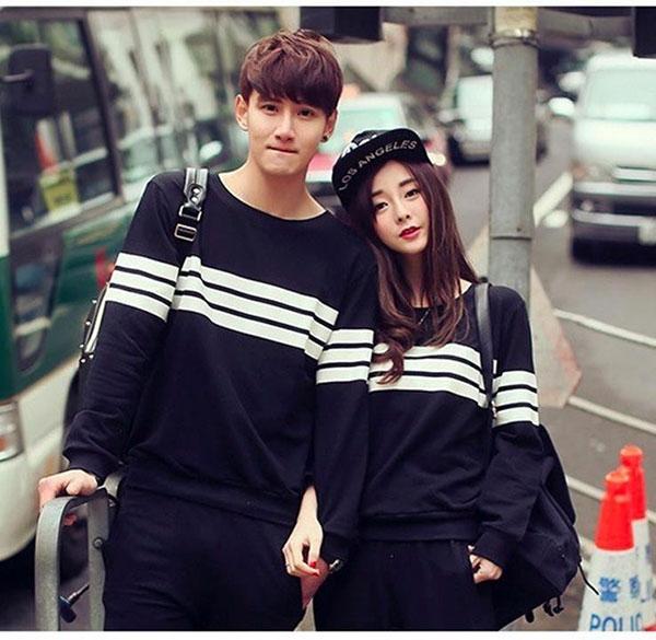 Mặc đồ đôi cũng là cách để bạn tạo dấu ấn