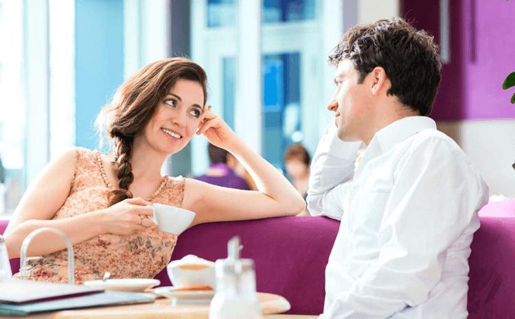 Khi yêu nhau thì giao tiếp là một nhu cầu hết sức cơ bản giúp cho cả hai có thể hiểu nhau hơn, đặt bản thân vào vị trí của nhau để cùng cố gắng