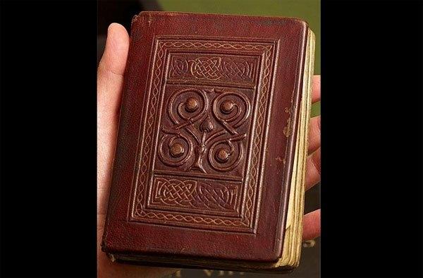 Cuốn St Cuthbert Gospel (14,3 triệu USD