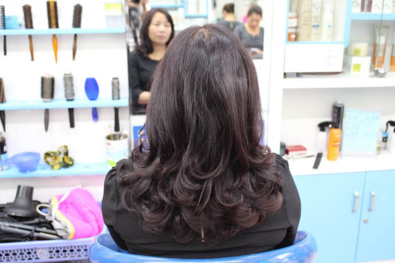 Cường Xoăn Hair Pro với mái tóc nhuộm thời trang