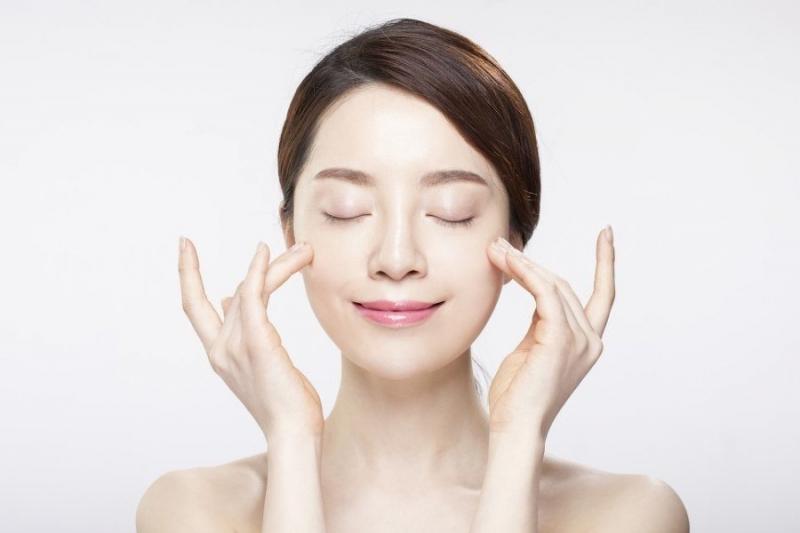 Da dầu có nên dùng kem dưỡng ầm?