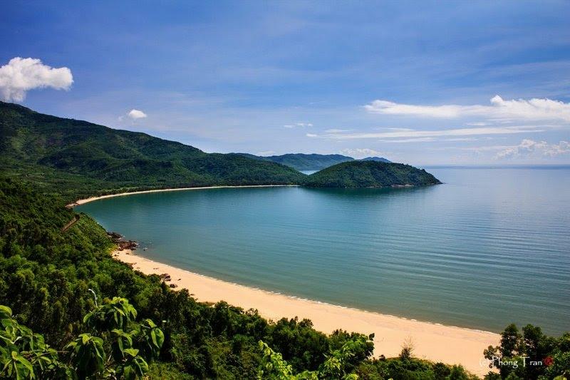 Góc nhìn tuyệt đẹp của vịnh Nam Chơn - Đà Nẵng, 1 trong số những cảnh quan thiên nhiên đẹp nhất Đà Nẵng mà khi đến đây chắc chắn sẽ làm 2 bạn xiêu lòng!