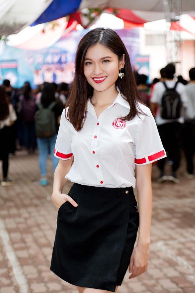 Đồng phục trường Đại học Ngoại thương