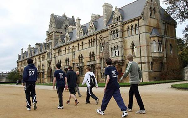 các sinh viên trường đại học Oxford