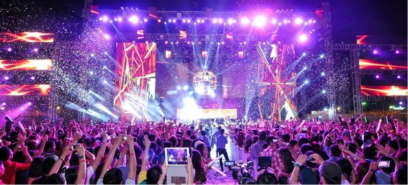 Bữa tiệc cuối năm sôi động náo nhiệt