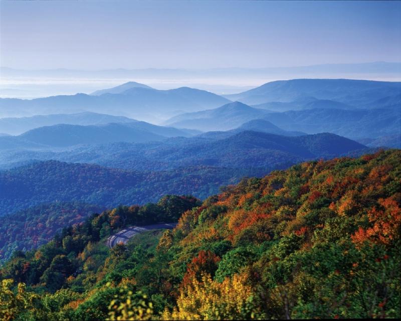Blue Ridge Parkway là một con đường nổi tiếng nhất nước Mỹ