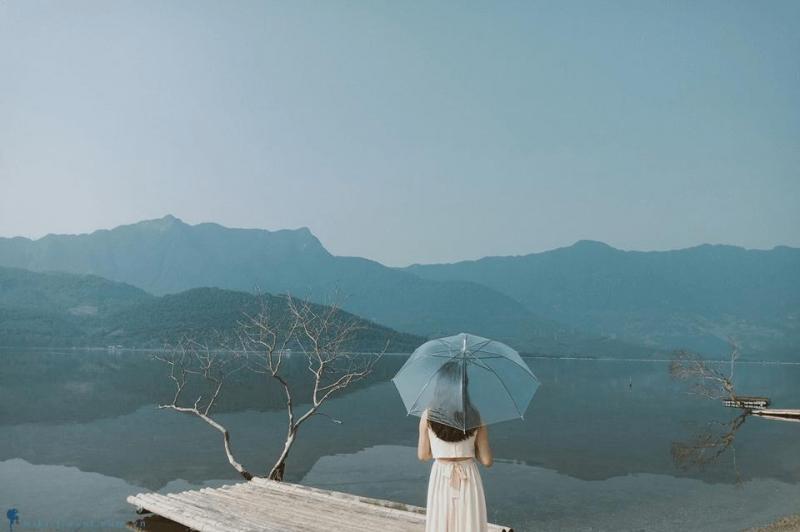 Ngoài việc chiêm ngưỡng cảnh sắc thiên nhiên trữ tình tuyệt đẹp, bạn còn có cơ hội thưởng thức các món ngon được chế biến từ hàu.