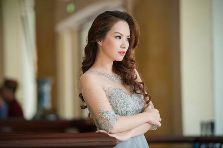 Bà mẹ hai con trông thật quyến rũ và gợi cảm