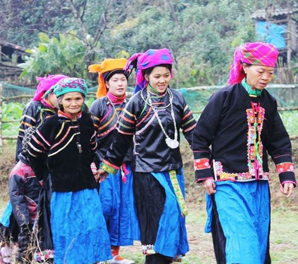 Trang phục của người Pu Péo,