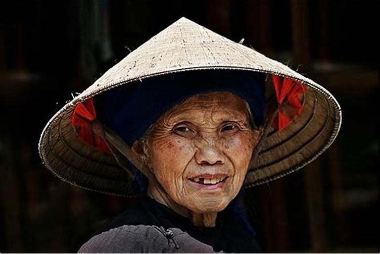 Dàn ý tả bà (bài số 2)