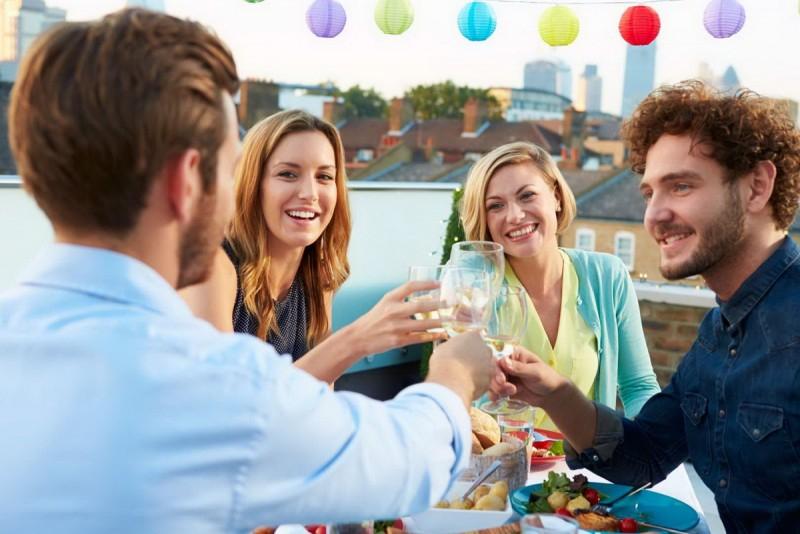 Dành thời gian cho bạn bè và người thân