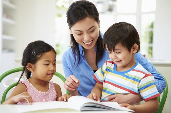 Cho con thấy hậu quả của việc không biết điều tiết cảm xúc
