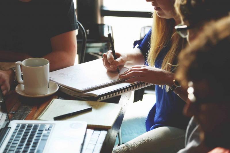 Dành thời gian thật nhiều để học từ vựng IELTS (Ảnh minh họa)