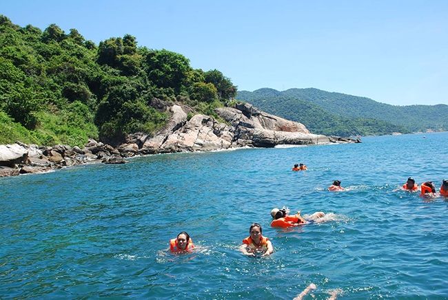 Bãi biển ở đảo Hòn Mun
