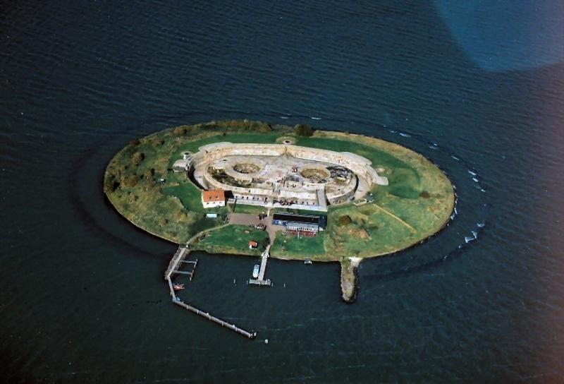 Đảo Pampus, Hà Lan