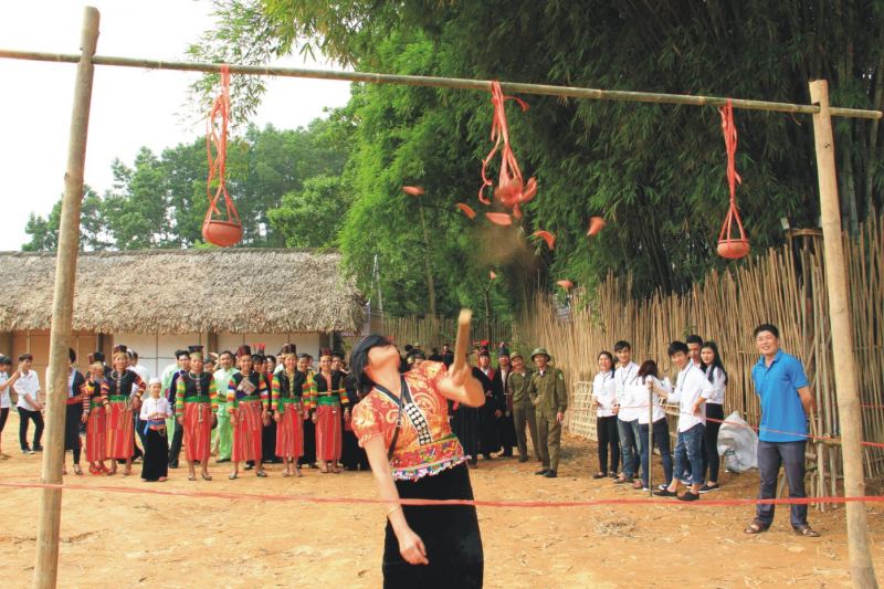 Đập niêu đất