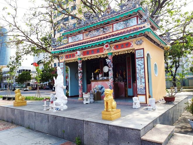 Quả báo khi đập phá miếu thờ